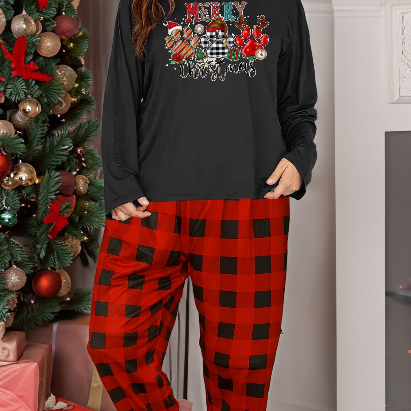 Women's Plus Christmas Dog Paw Graphic Top & Plaid Pants Pajama Set
