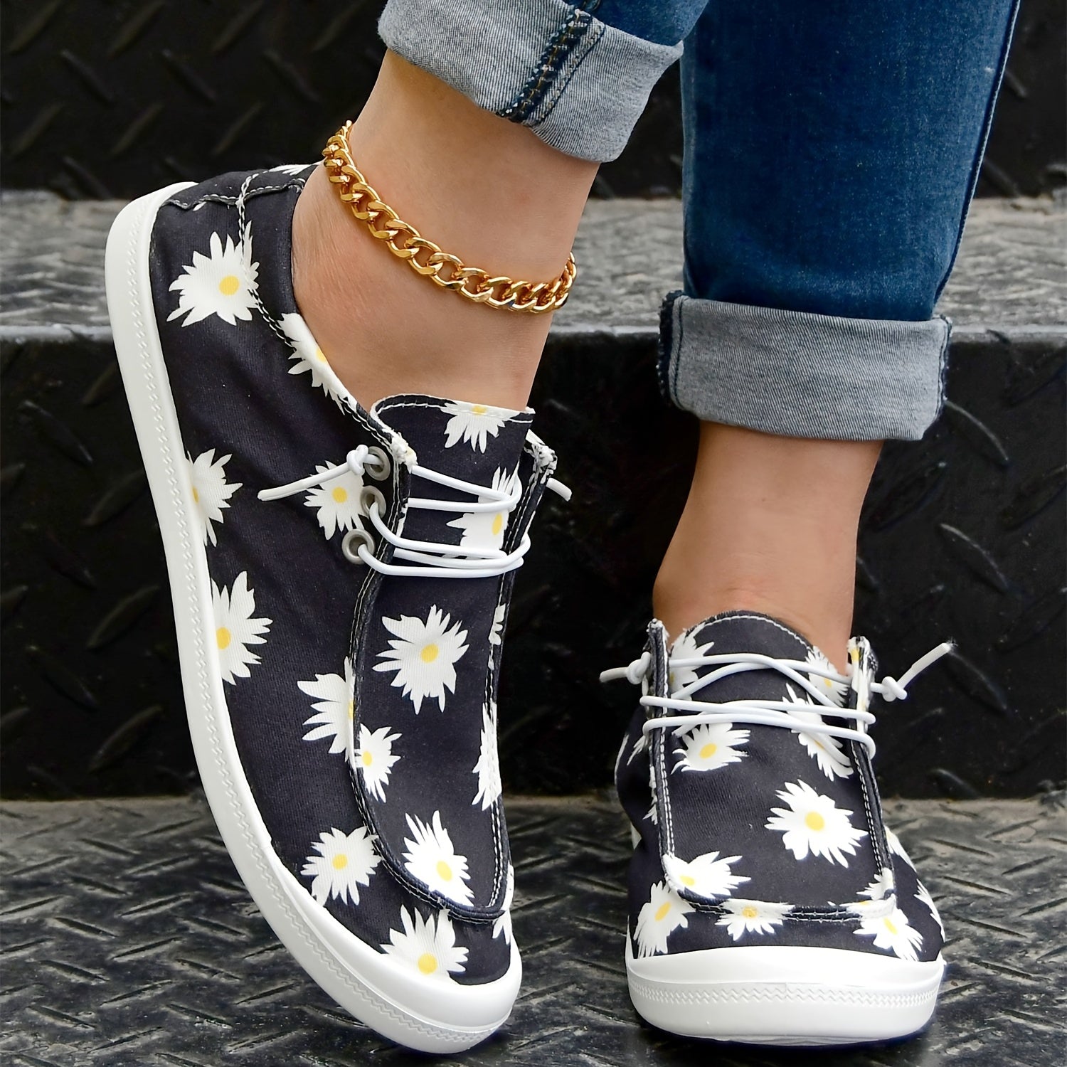 Daisy Print Canvas Low Top Lace Up Casual Shoes