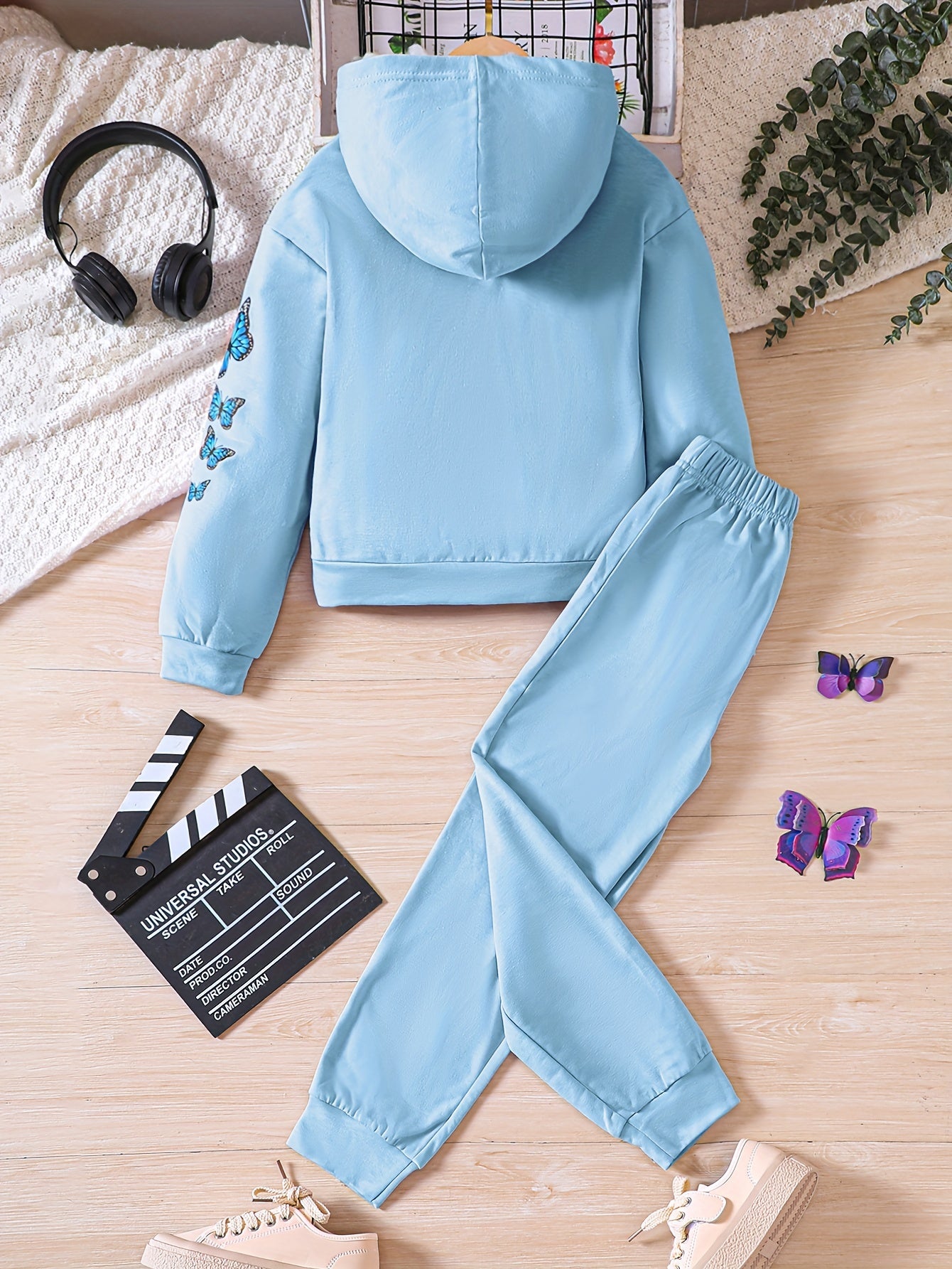 Butterfly Graphic Hoodie and Jogger Pants Sports Suit for Girls