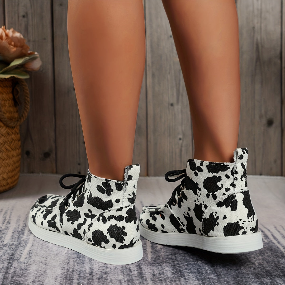 Women's Dairy Cow Pattern Walk Shoes Lightweight Comfortable Lace Up Flat Shoes