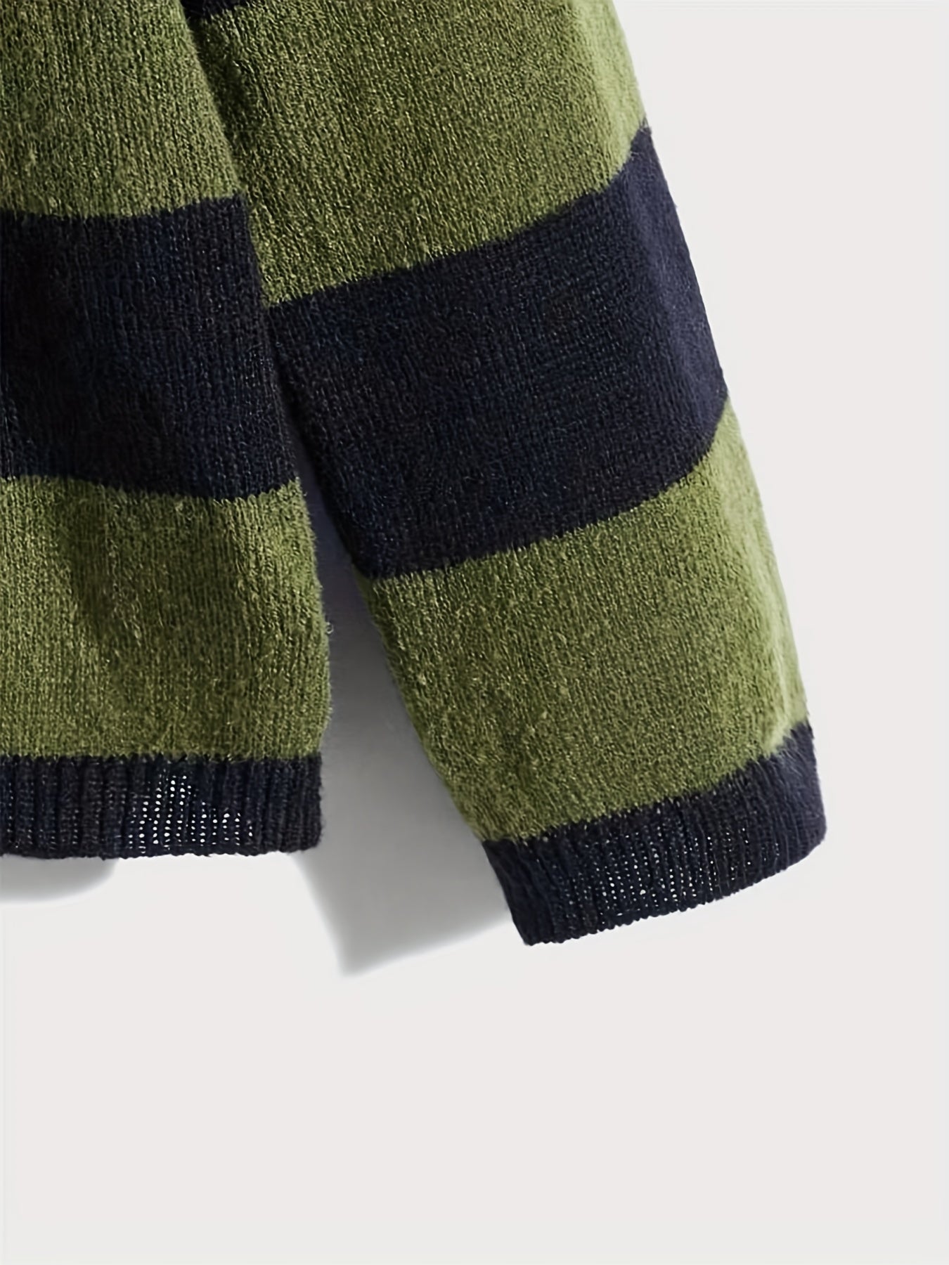 Knitted Stripe Pattern Men's Round Neck Pullover Sweater