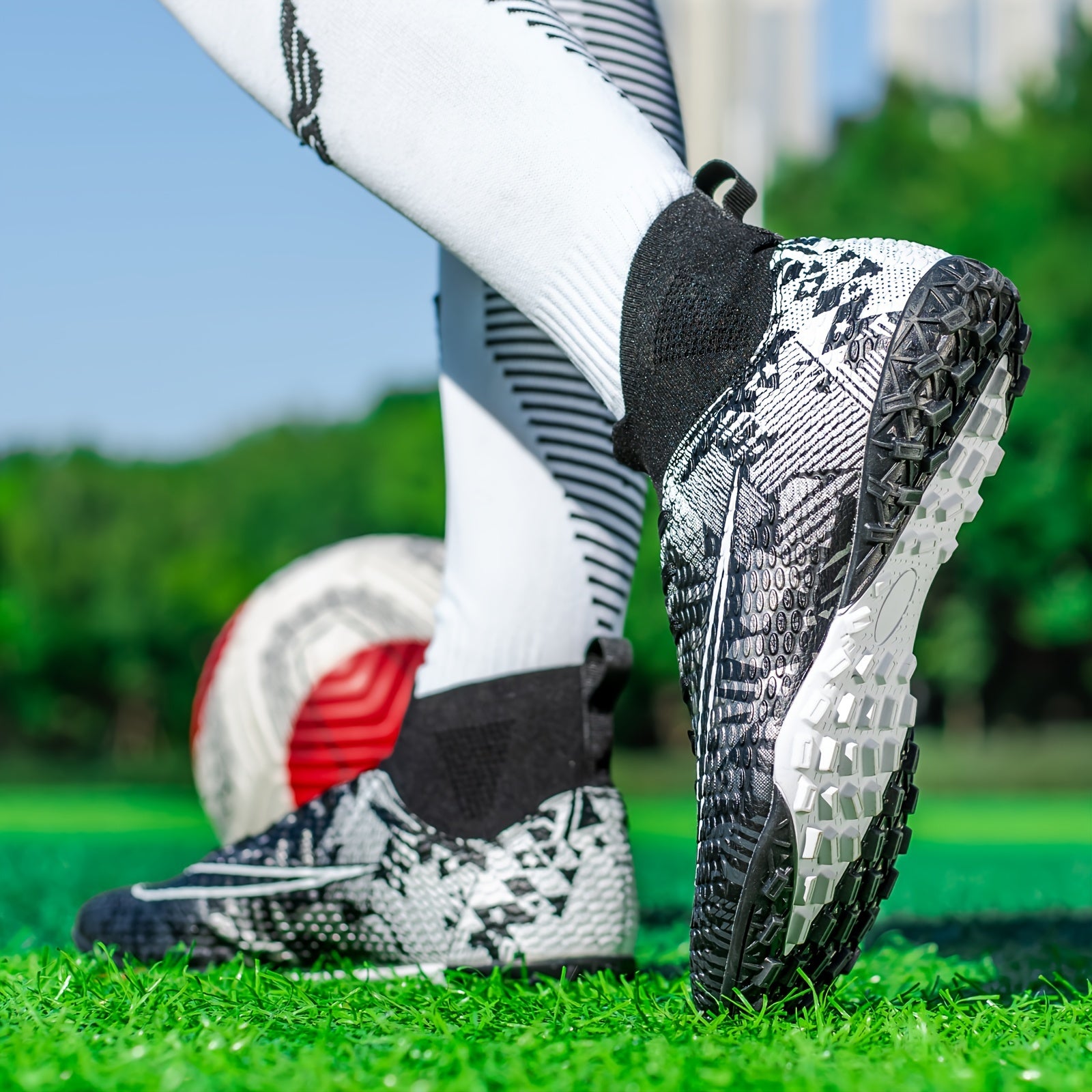 Boy's High Top Turf Football Boots Anti skid Breathable Lace Up TF Soccer Cleats