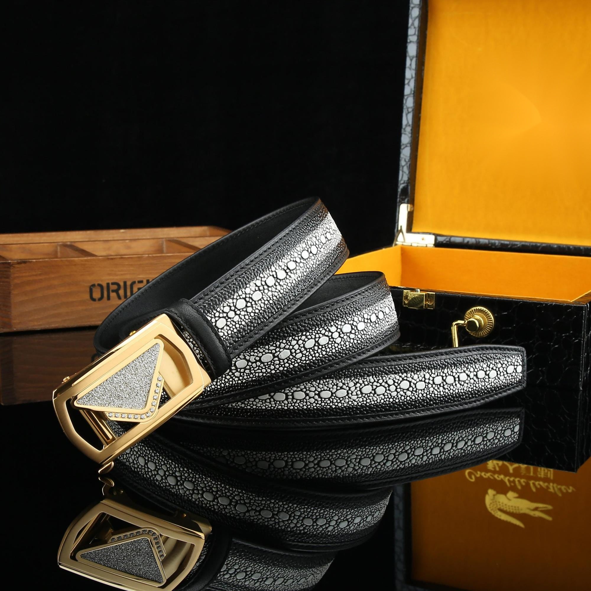 Unique Texture Pearl Fish Pattern Men's Belt Top Layer Cowhide 3.7in Width