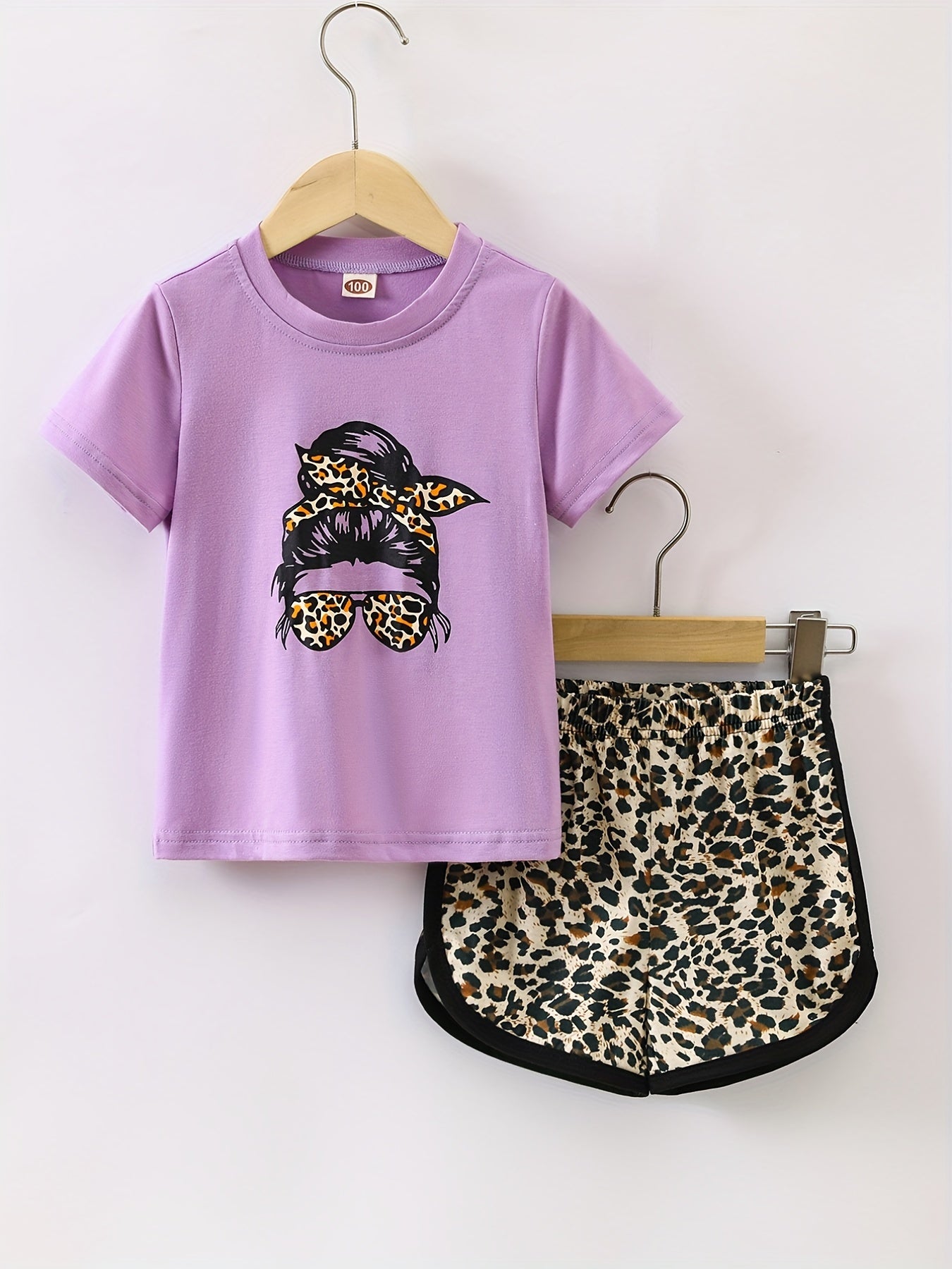 Girls Figure Graphic T Shirts & Leopard Shorts Set