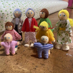 Wooden Family Figure Set 7pcs Mini Figures for Dollhouses Cosplay Birthday