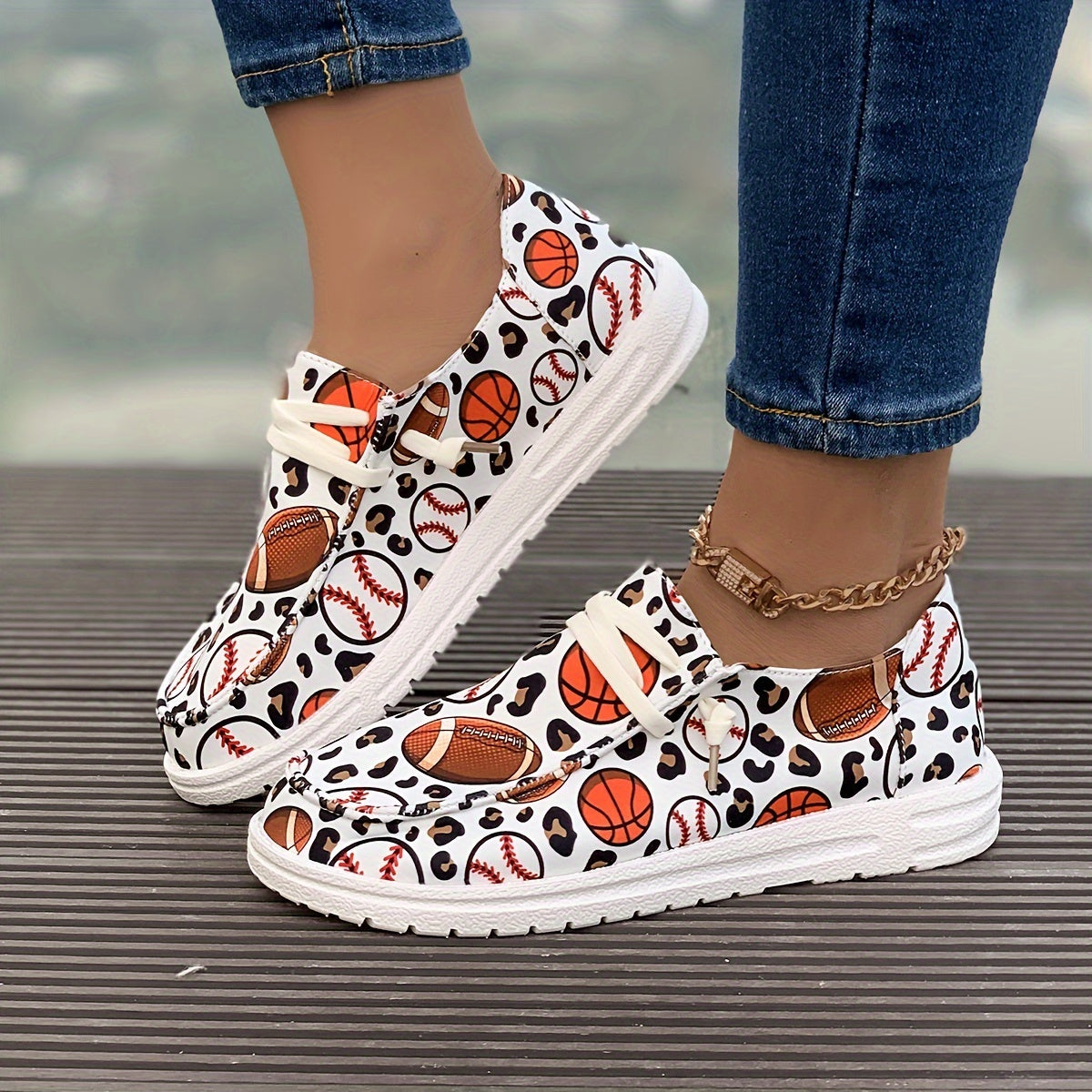 Women's Skate Shoes with Sports Pattern Design Lace up Flat Sneakers