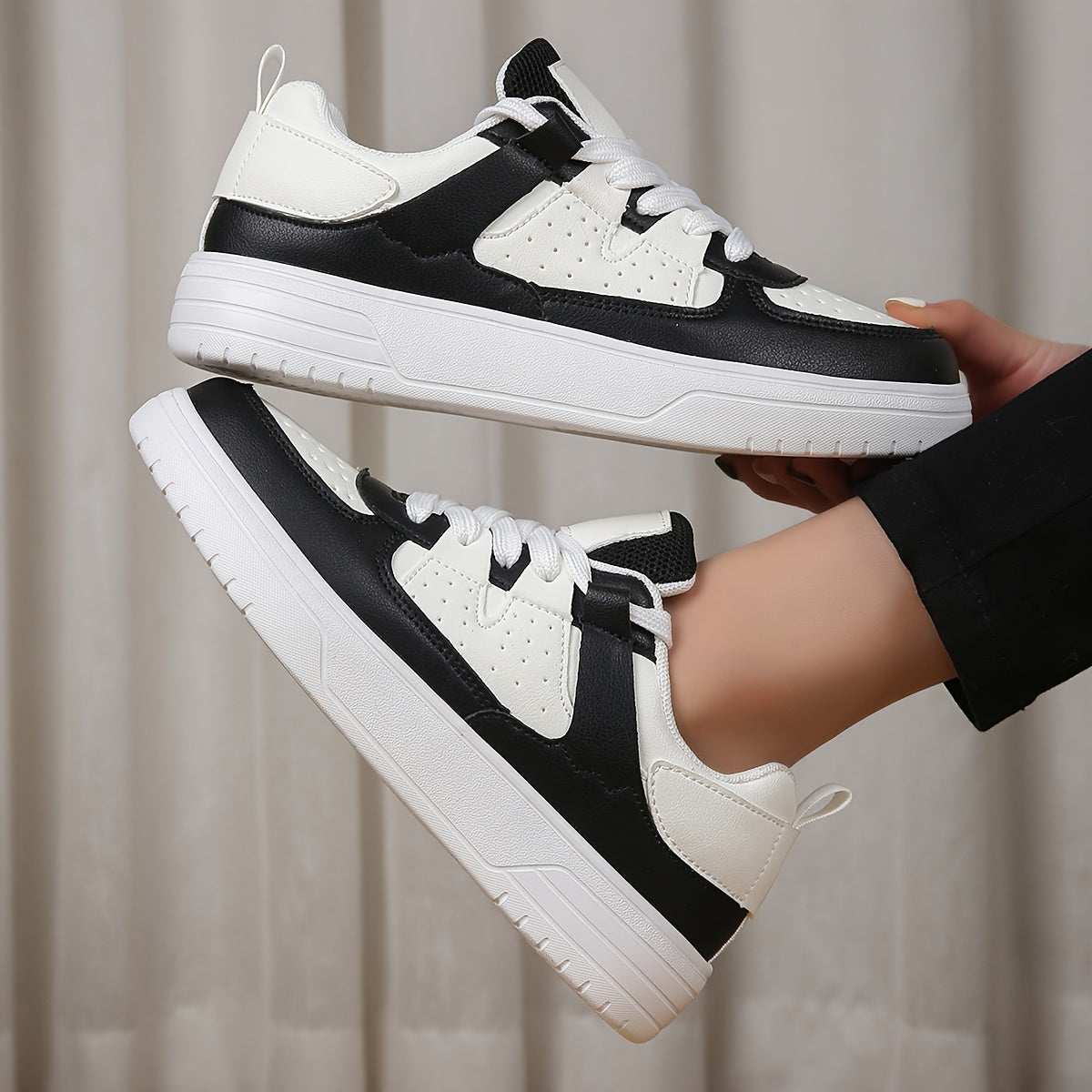 Women's Soft Sole Lace up Sporty Skate Shoes Breathable Sneakers