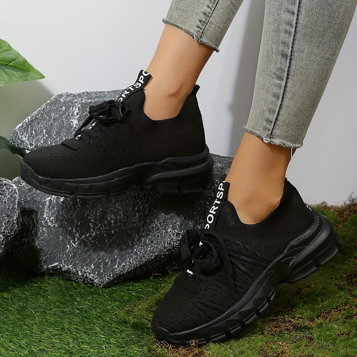 Women's Breathable Lace-Up Sports Shoes