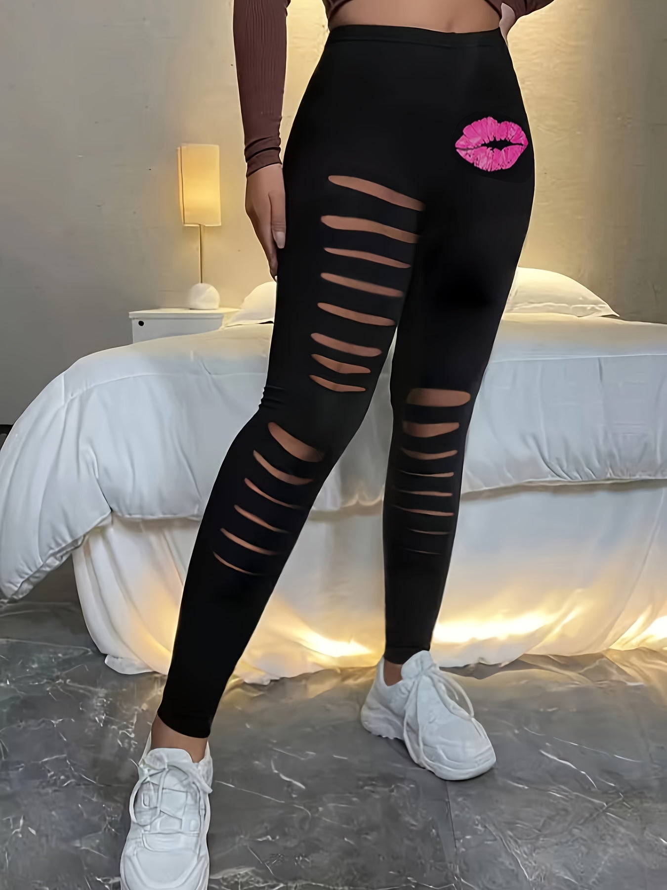 Women's Kiss Print Ripped Leggings