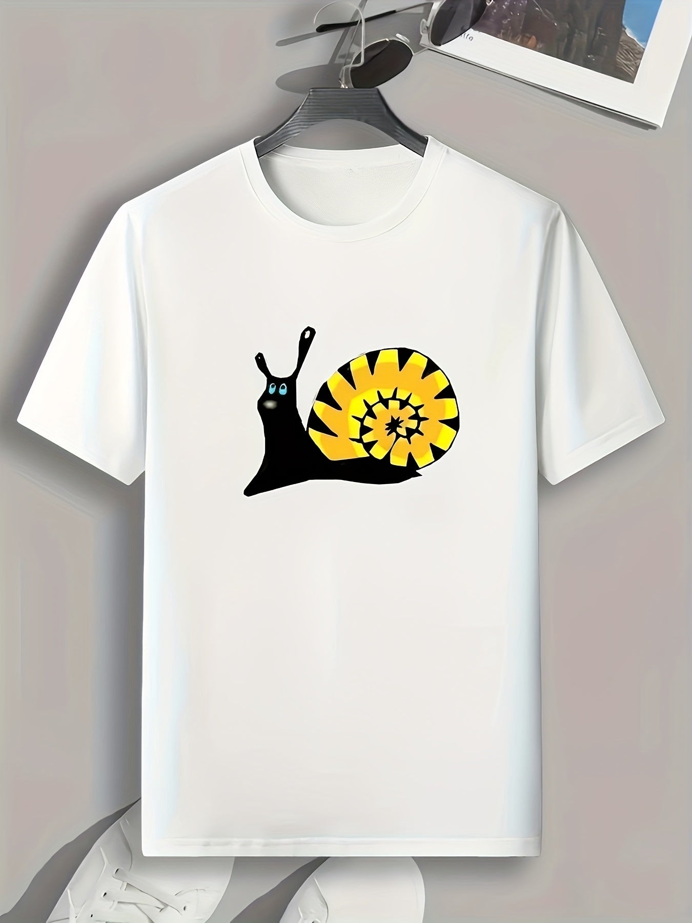 Snail Pattern Print Men's Comfy Sports T Shirt Graphic Tee