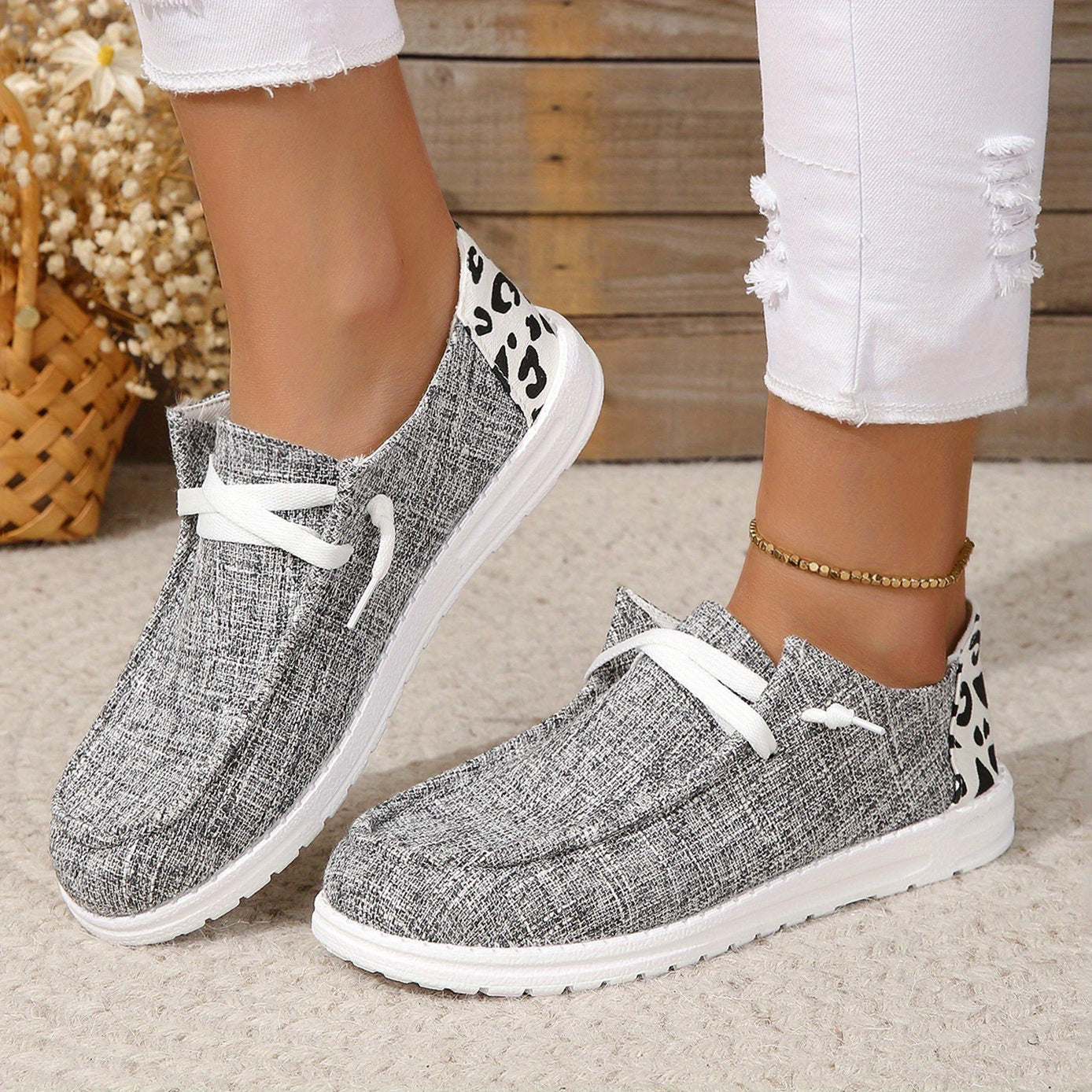 Leopard Print Canvas Low Top Sneakers Lightweight Lace Up Outdoor Shoes