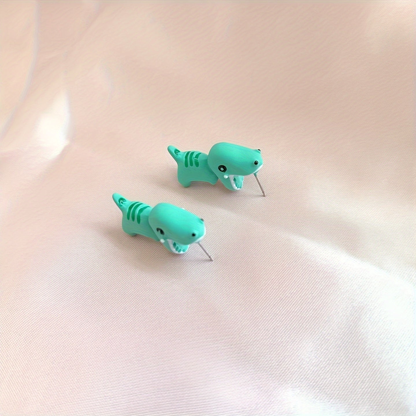 2pcs Small Animal Dinosaur Shark Resin Earrings Casual Jewelry