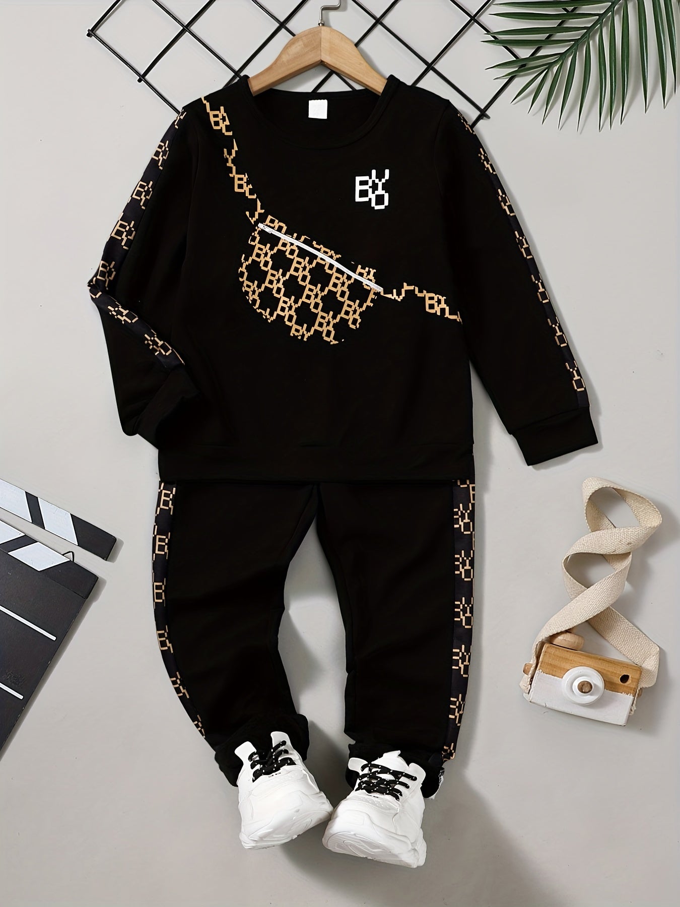 Graphic Print Boys Sweatshirt & Sweatpants Set