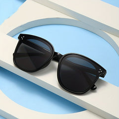 Vintage UV Protection Sunglasses for Men and Women