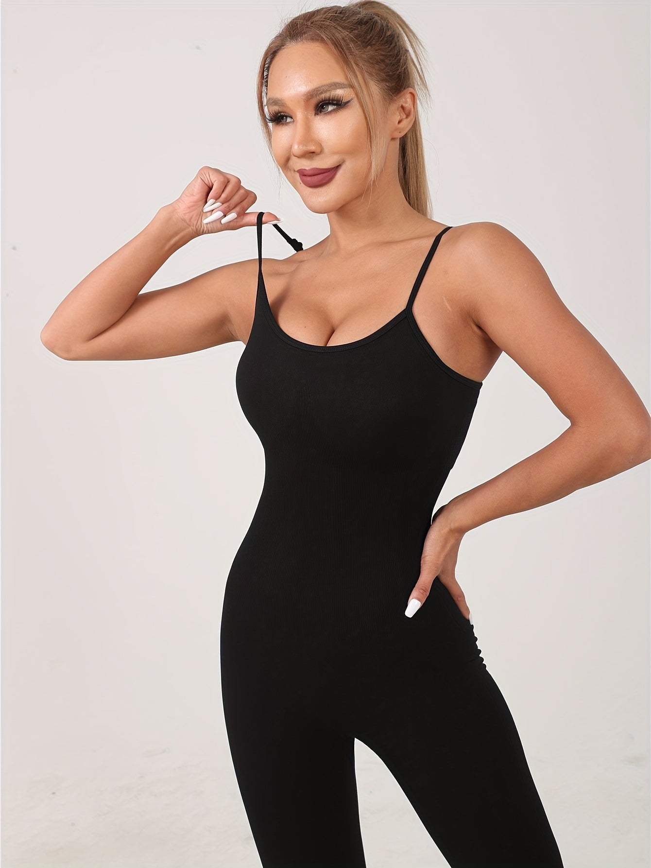 Quick Dry Seamless Yoga Jumpsuit Slim Fit Round Neck Bodysuit