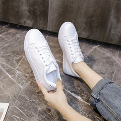 Women's Lace-Up Flat Skate Sneakers Low Top Walking Shoes
