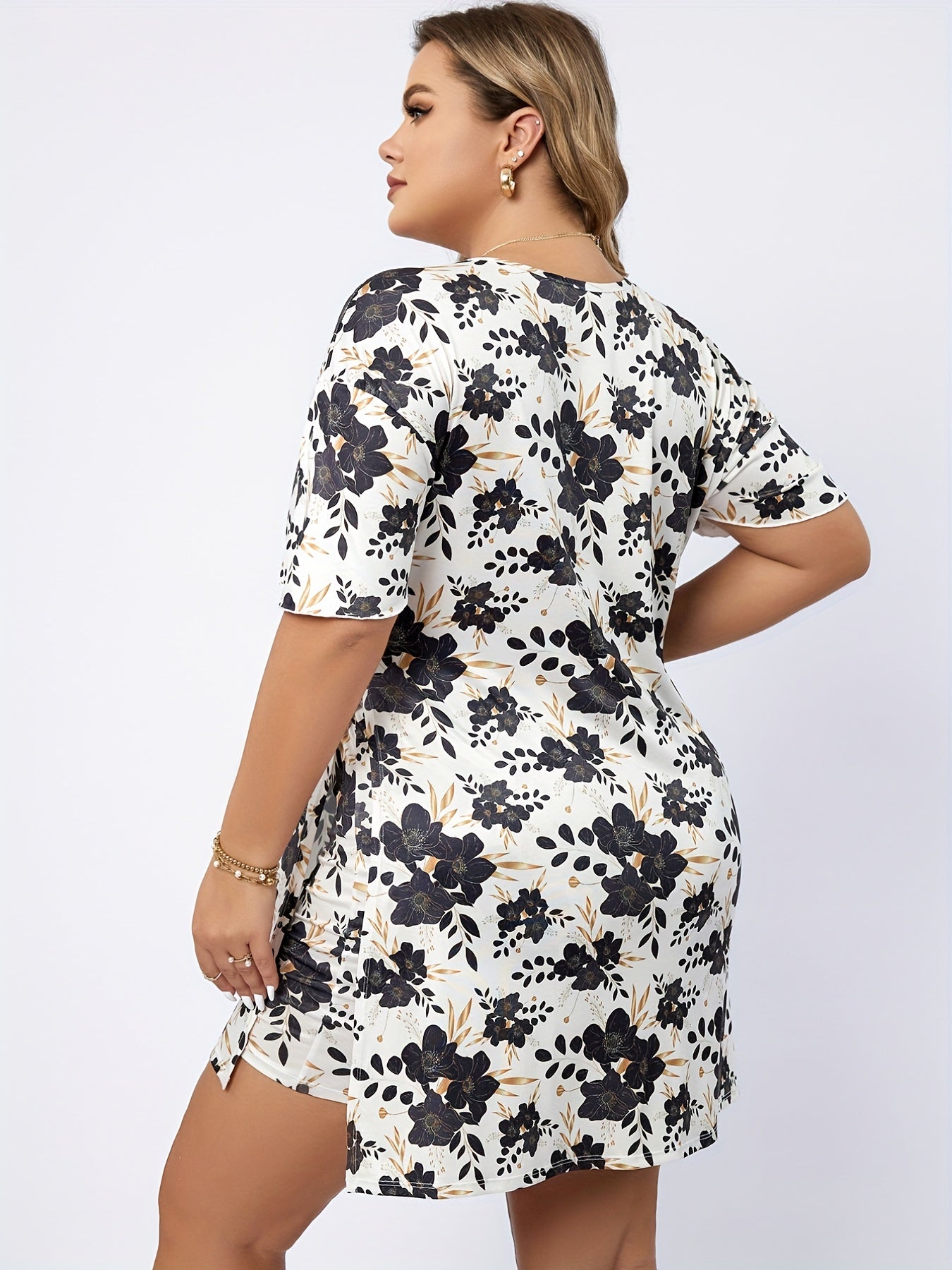 Floral Print Plus Size Lounge Set Women's Short Sleeve Top & Shorts Pajama Set