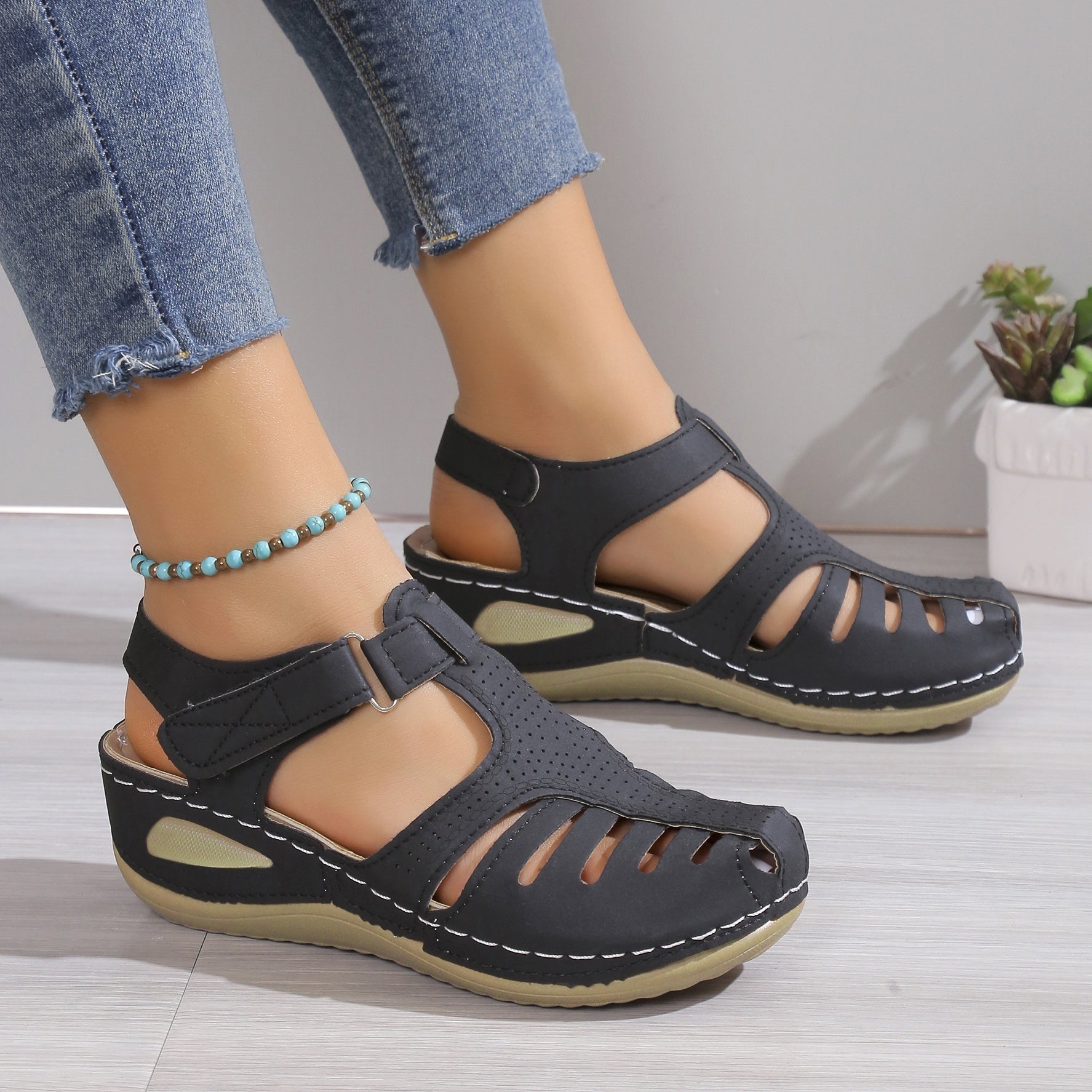 Women's Closed Toe Platform Sandals with Ankle Strap