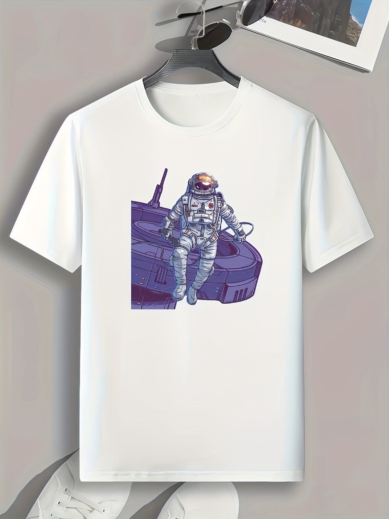 Men's Slim Fit Spaceman Print T-shirt for Spring Summer