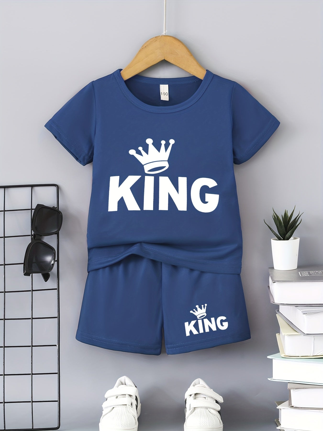 2pcs Boys Casual KING Crown Graphic Print T-shirt & Shorts Set