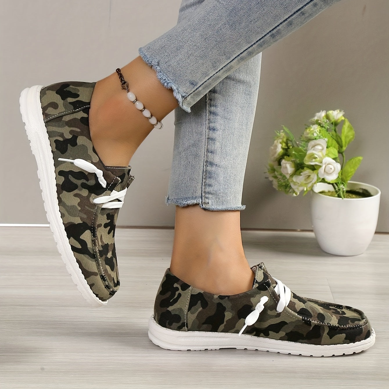 Camouflage Print Canvas Lace-up Flat Sneakers