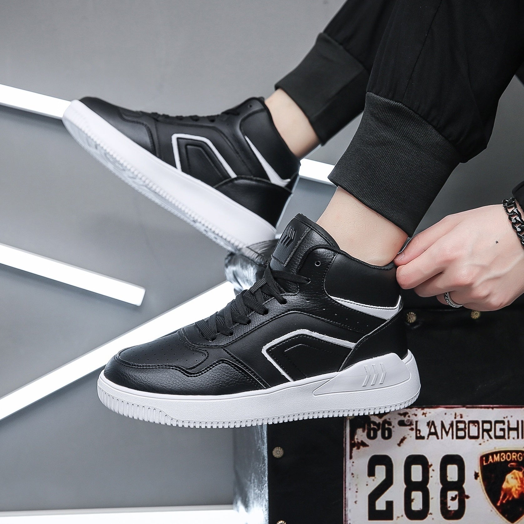 Men's High Top Sneakers Lightweight Non Slip Shoes
