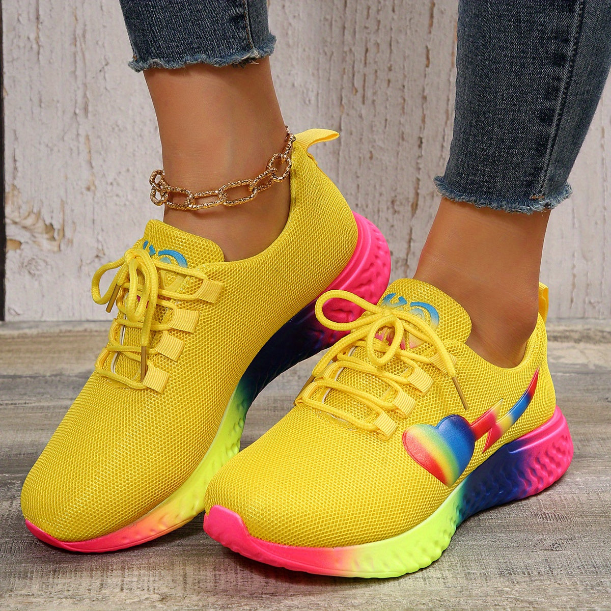 Women's Love Heart Decor Sneakers Lace Up Running Shoes
