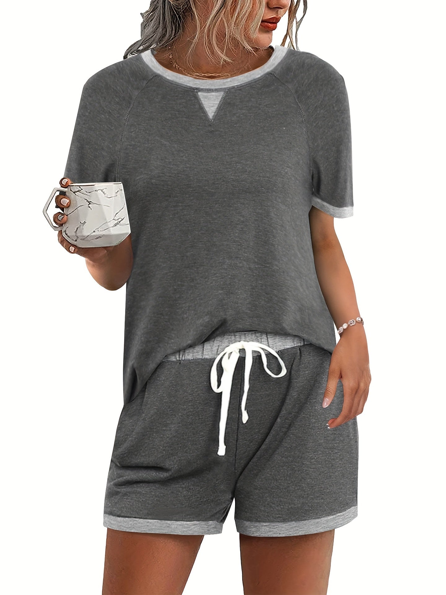 2-Piece Triangle Pattern Sports Suit Crew Neck T-shirt & Drawstring Shorts