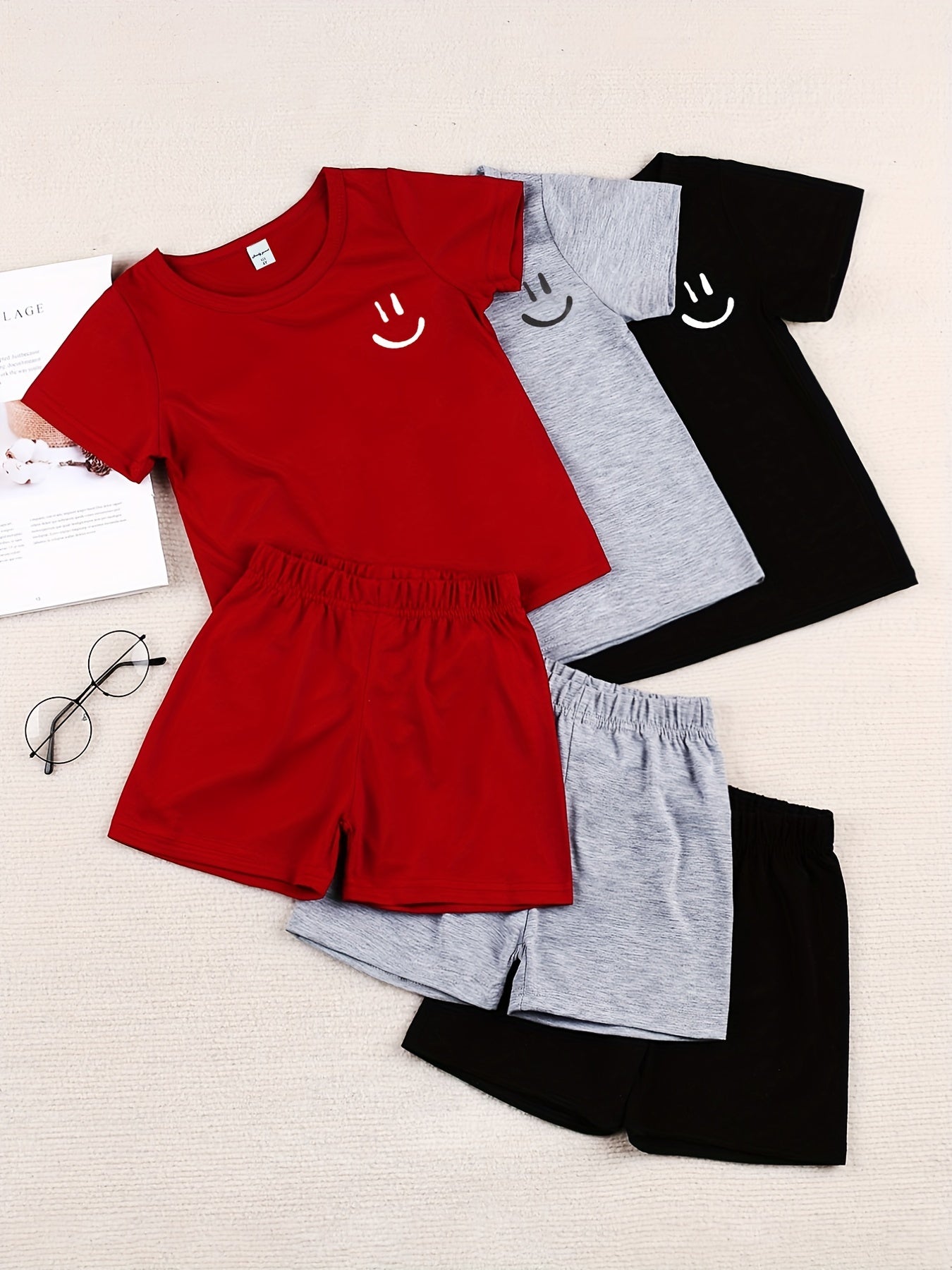 3pcs Boys Smile Face Print Short Sleeve T shirt & Sports Shorts Set