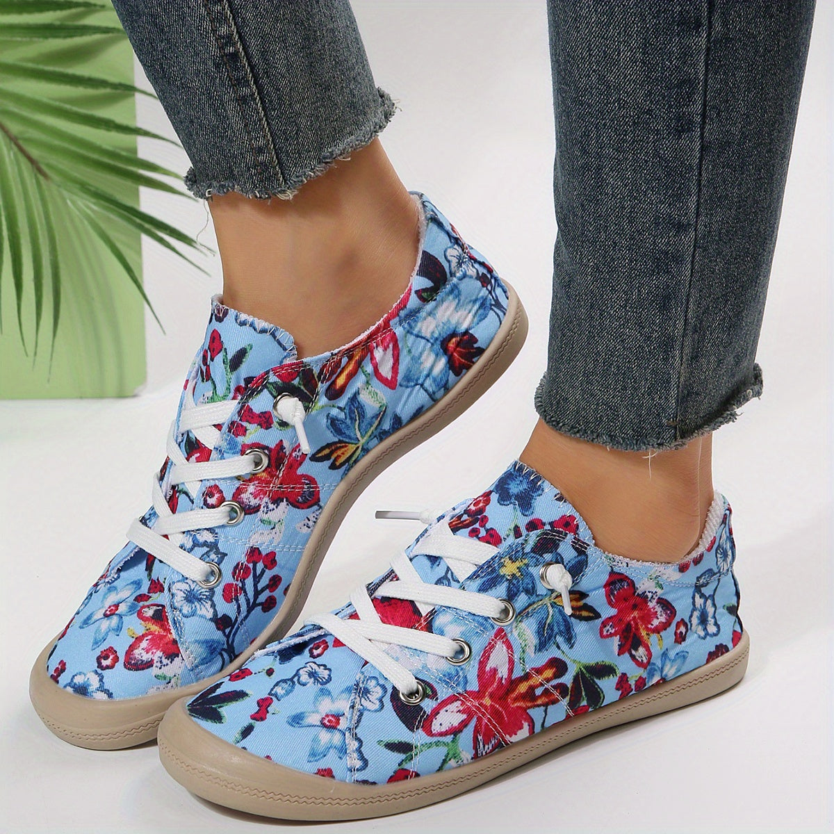 Women's Flower Pattern Canvas Lace Up Flat Sneakers