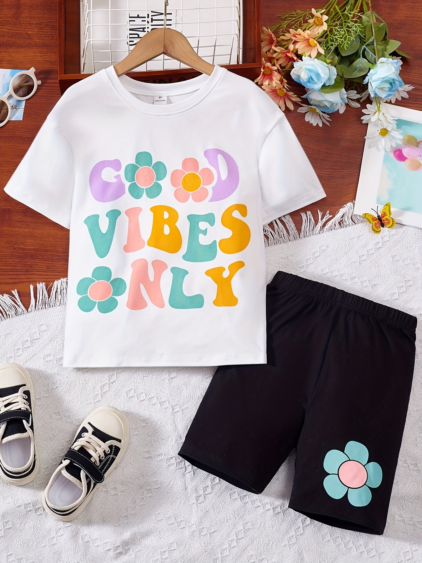 Girls Flower & Letter GOOD VIBES T-Shirt & Shorts Set