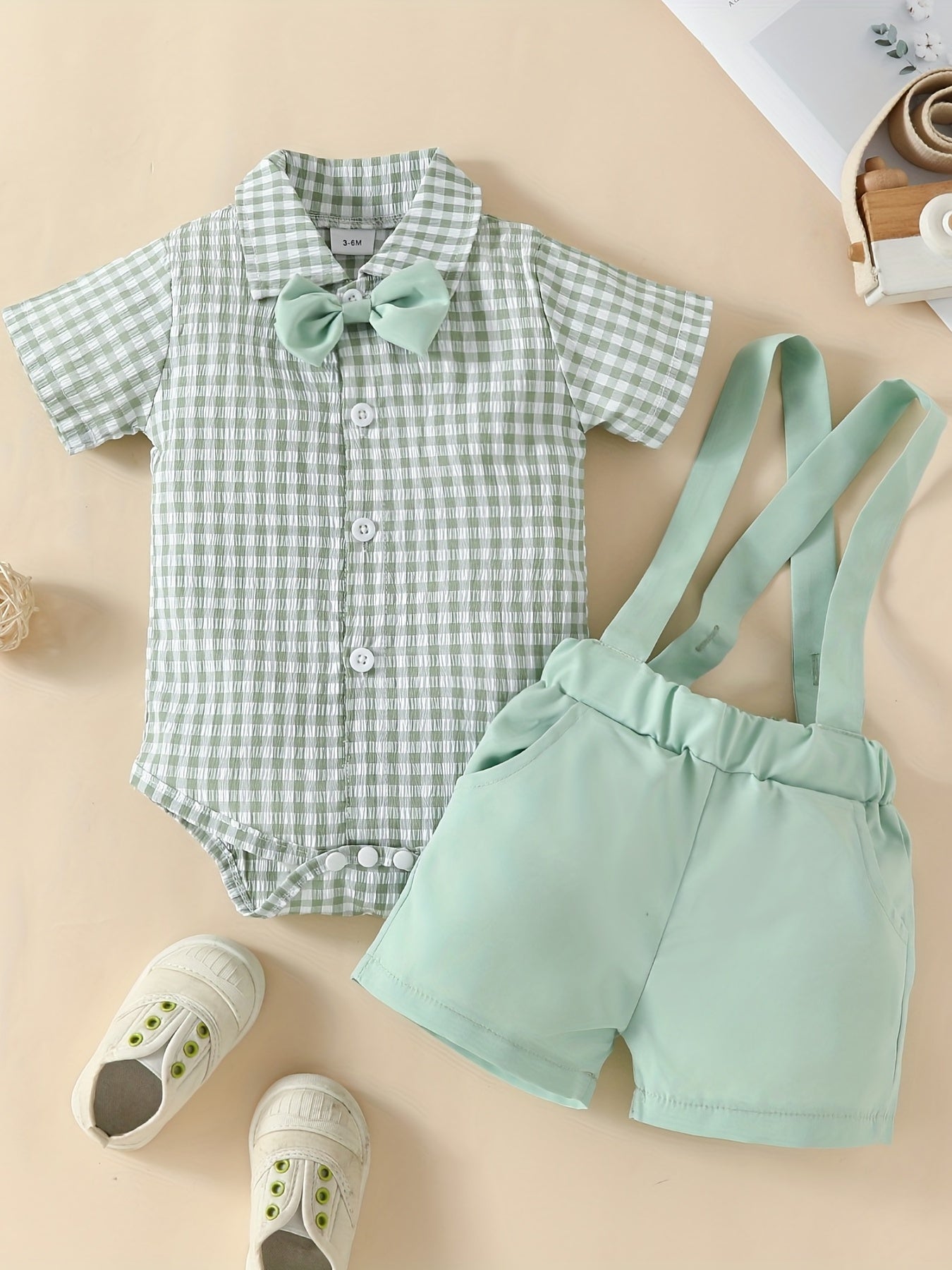 2pcs Baby Boys Plaid Bowtie Onesie & Suspender Shorts Set