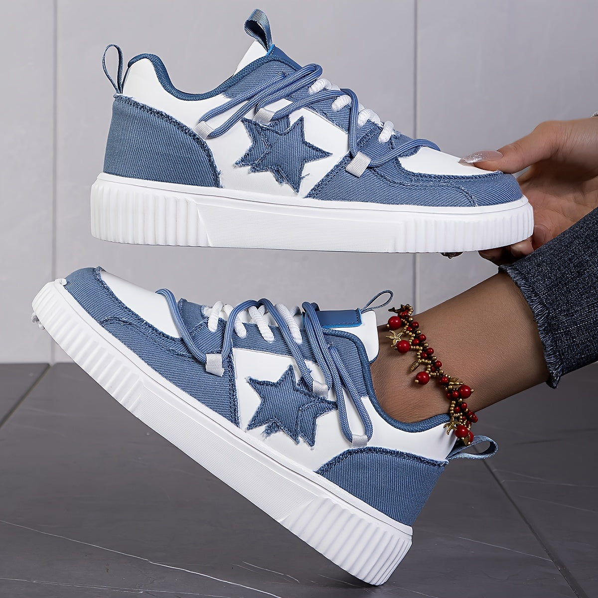 Women's Star Pattern Platform Sneakers Lace Up Outdoor Shoes