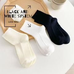 3 Pairs Classic Crew Socks Assorted Solid Crew Sock Pack Women's Hosiery