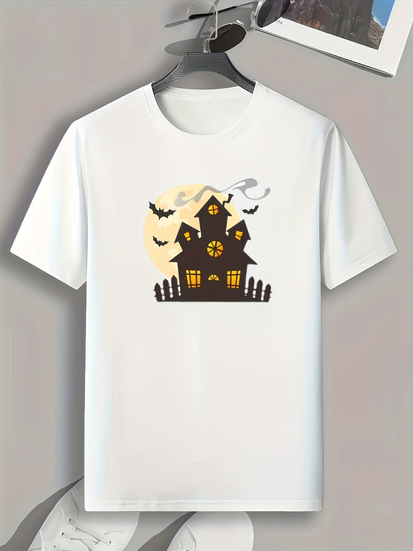 House In The Dark Print Men's Graphic T-Shirt