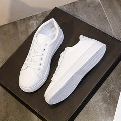 Women's Lace-Up Flat Skate Sneakers Low Top Walking Shoes