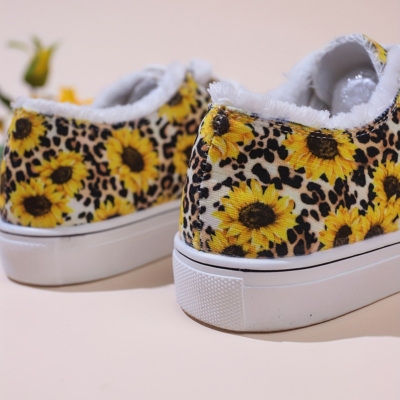 Women's Daisy Print Flat Shoes Lace Up Lightweight Non slip Shoes