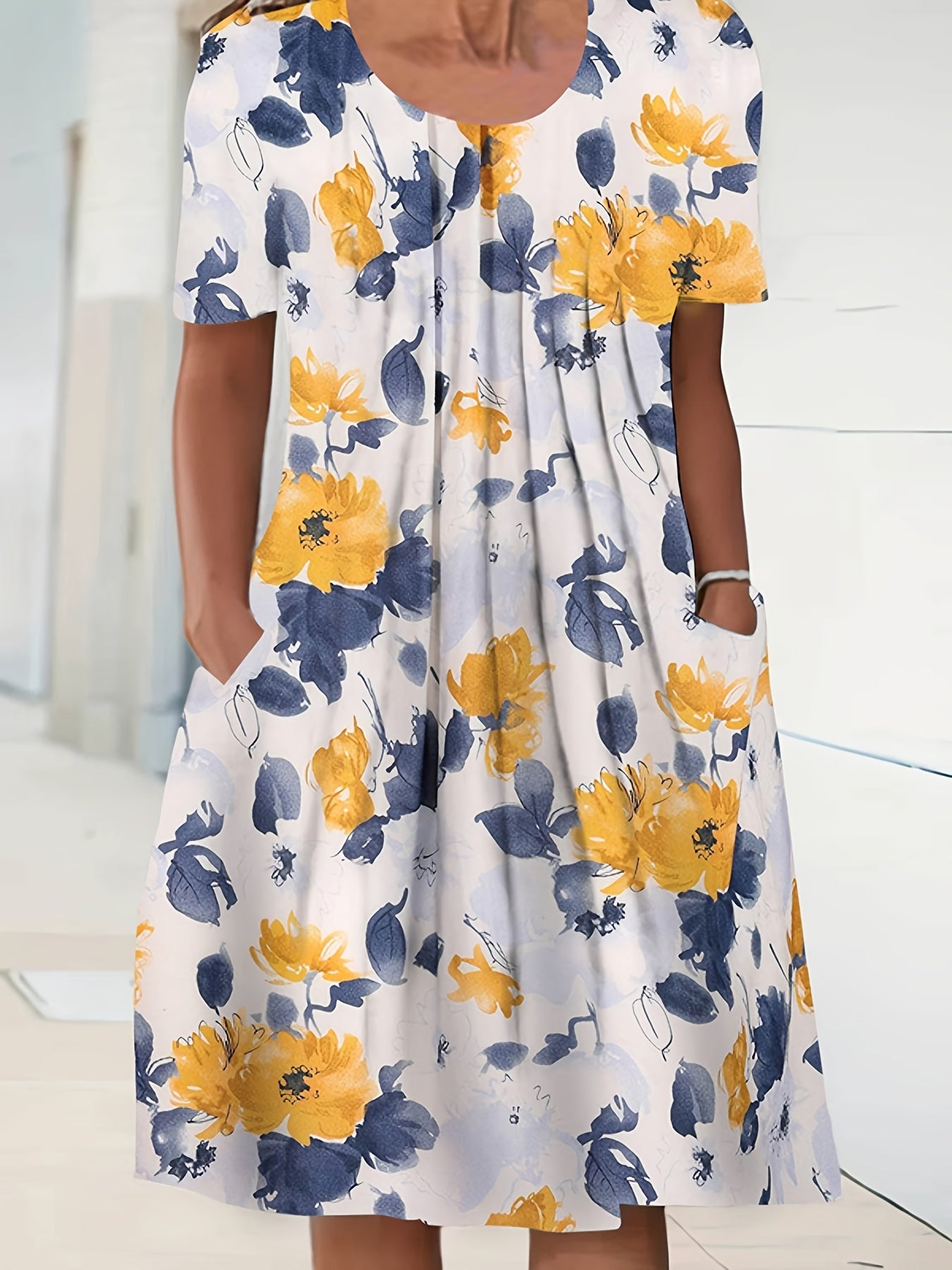 Floral Print Short Sleeve Round Neck Dress With Pockets
