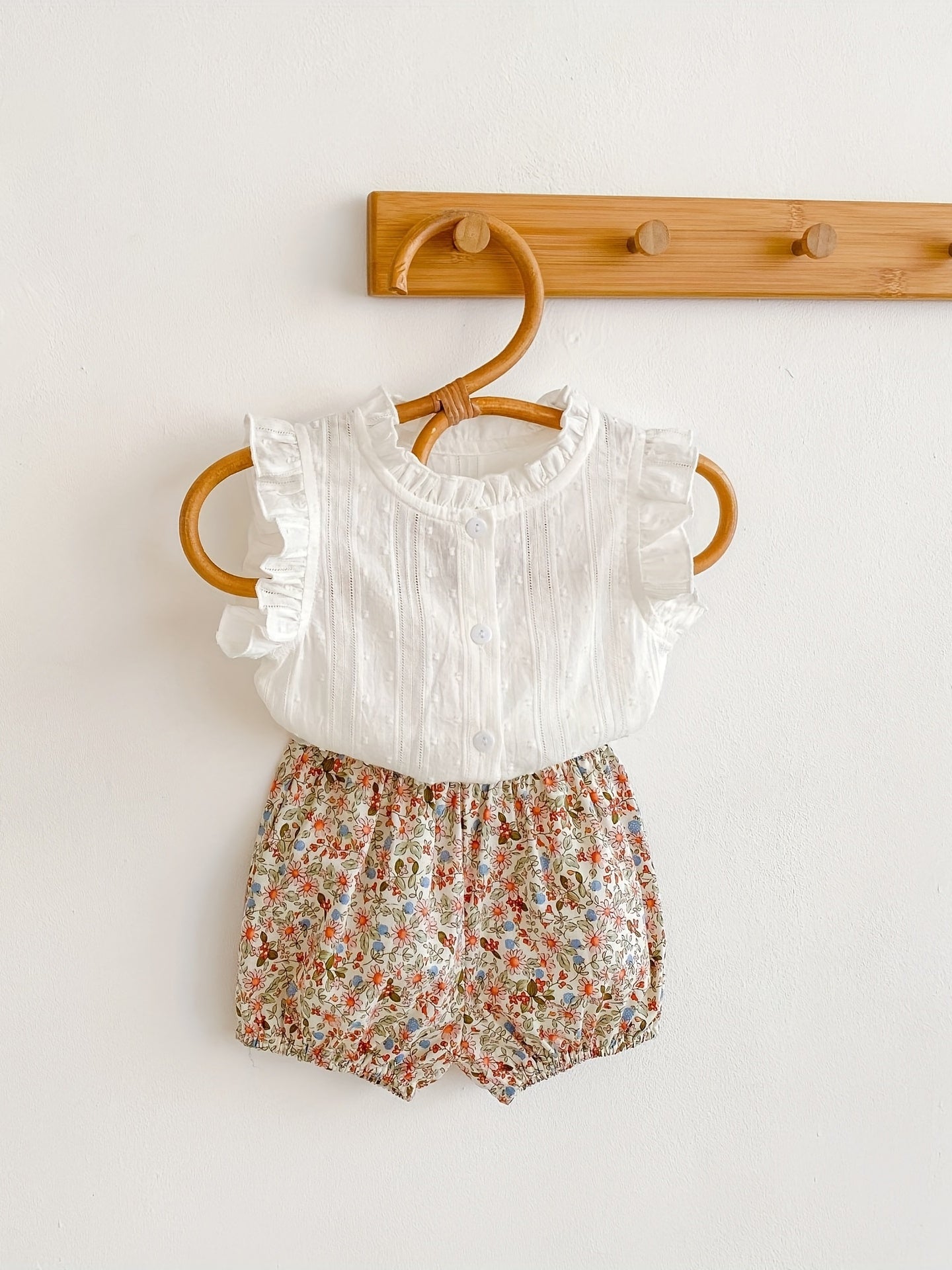 2pcs Baby Girls Sleeveless Top & Floral Print Shorts Set