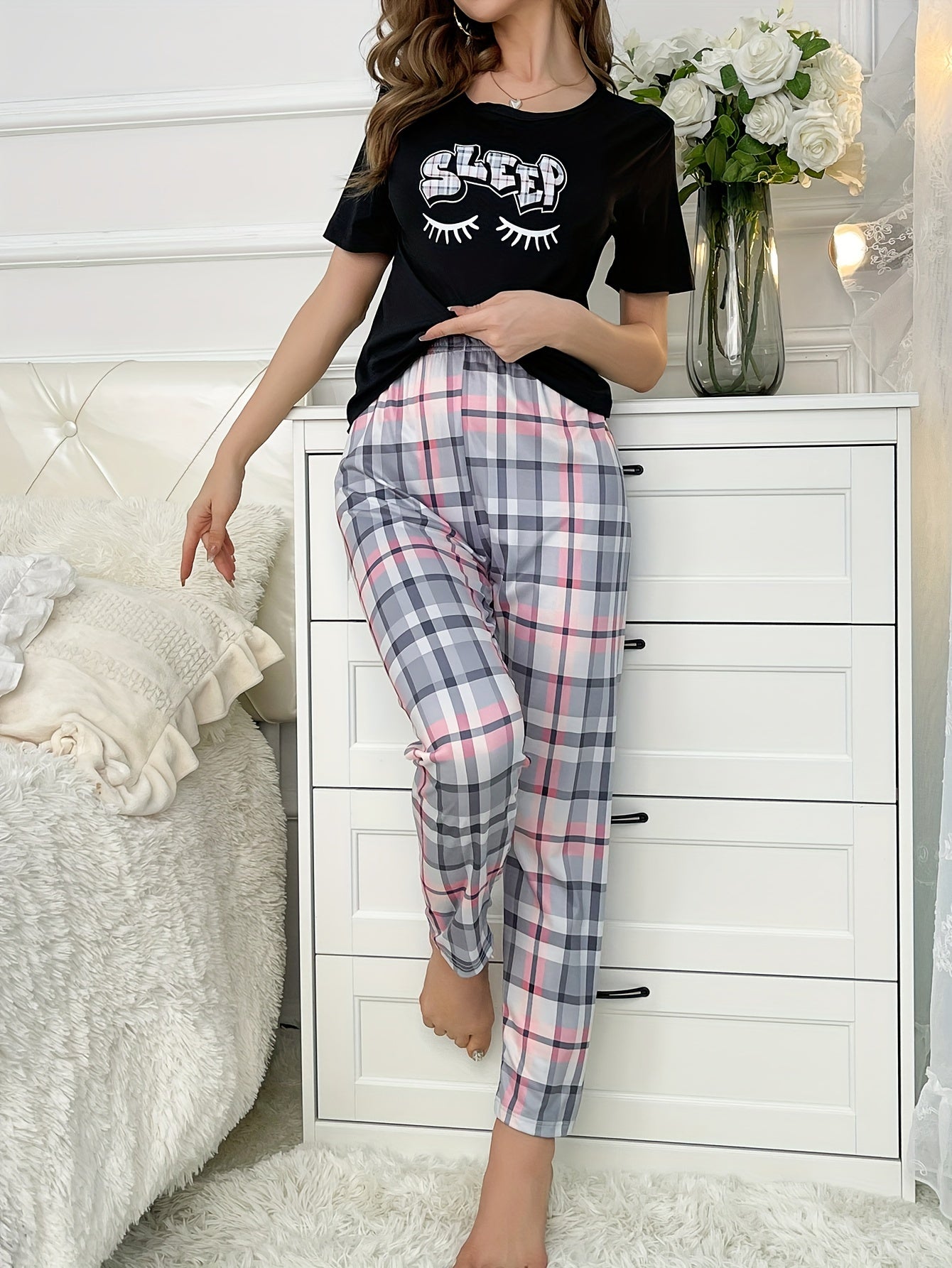 Letter & Eyelash Print Pajama Set Short Sleeve Crew Neck Top & Elastic Waistband