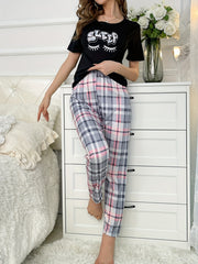 Letter & Eyelash Print Pajama Set Short Sleeve Crew Neck Top & Elastic Waistband