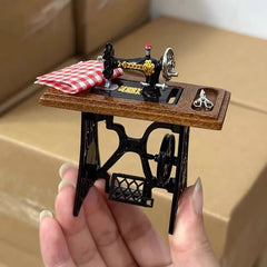 1:12 Scale Vintage Sewing Machine Dollhouse Accessory & Golden Model