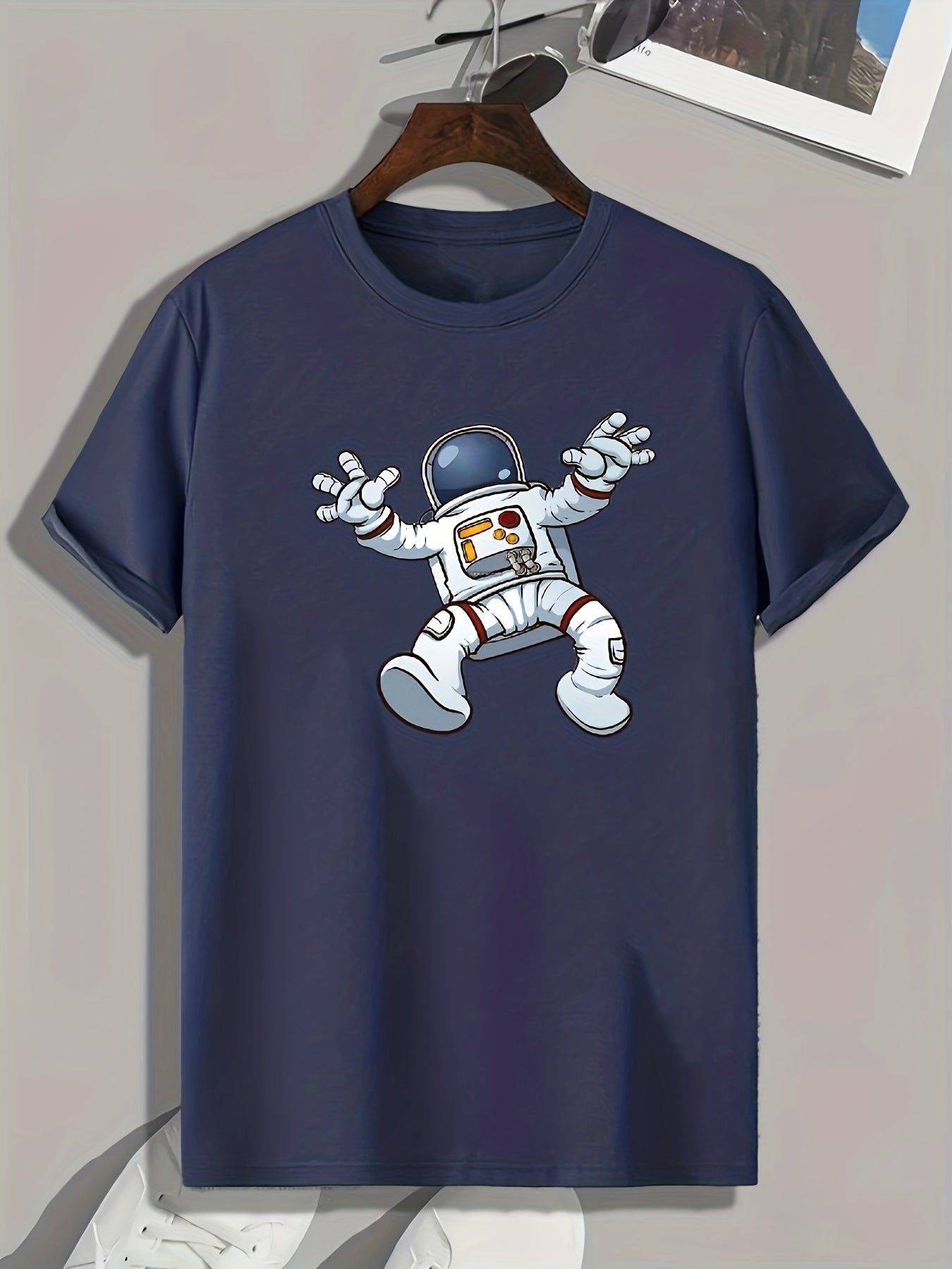 Astronaut Graphic Tee for Men, Casual Summer T-shirt