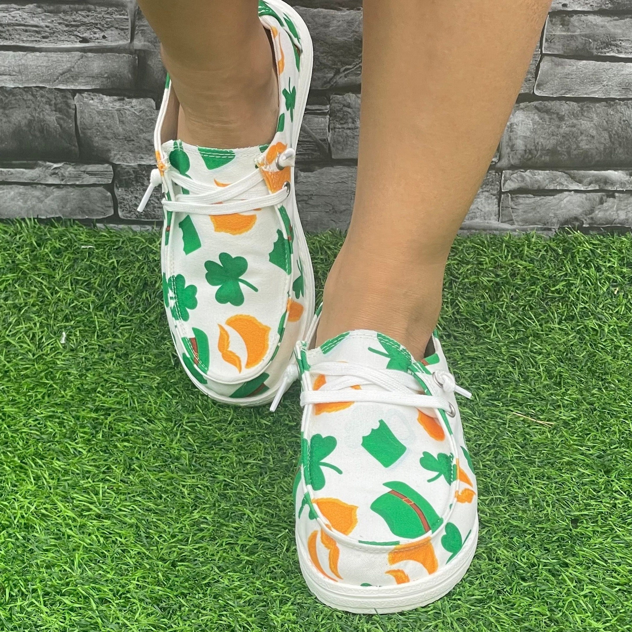 Women's Colorful Clover & Hat Flat Skate Shoes Lightweight Walking Shoes