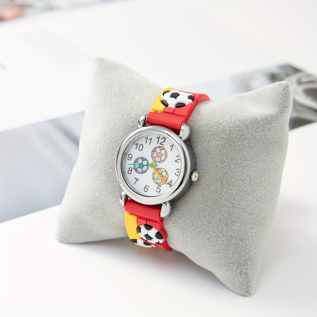 Soccer Print Round Dial Quartz Watch For Boys Girls Teen Gift