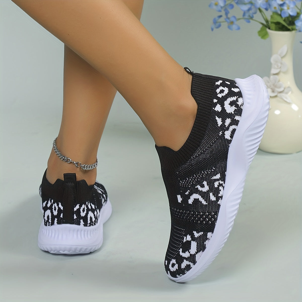 Women's Slip On Mesh Sneakers Low Flat Shoes Casual Outdoor Walking Shoes