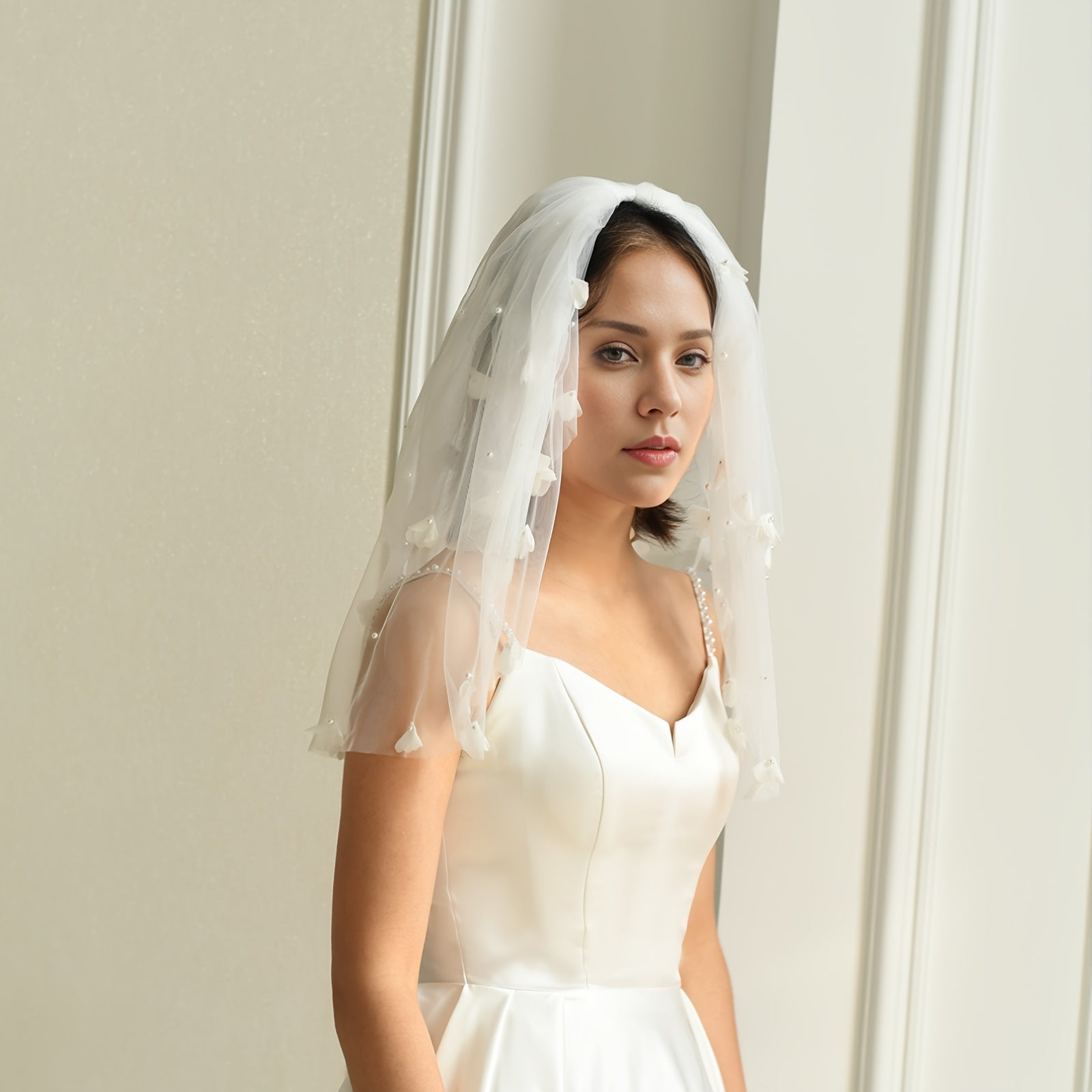 Bridal Veil Short with Hair Comb & Pearl Petal Romantic Wedding Photography Prop