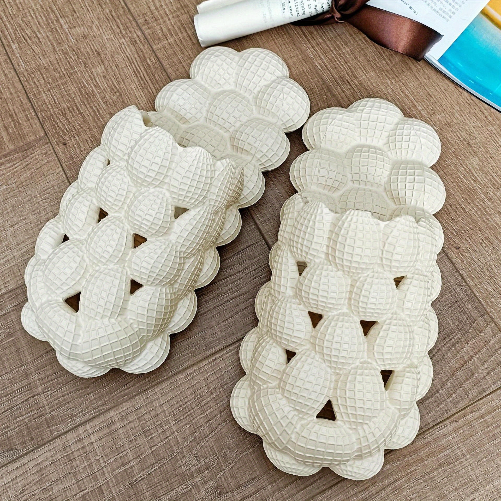Women's Bubble Clogs Closed Toe Non Slip Massage Shoes