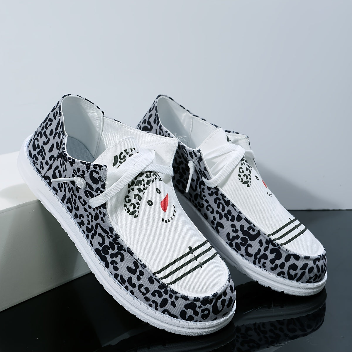 Christmas Snowman Cartoon & Leopard Pattern Canvas Shoes Lightweight Low Top Sne