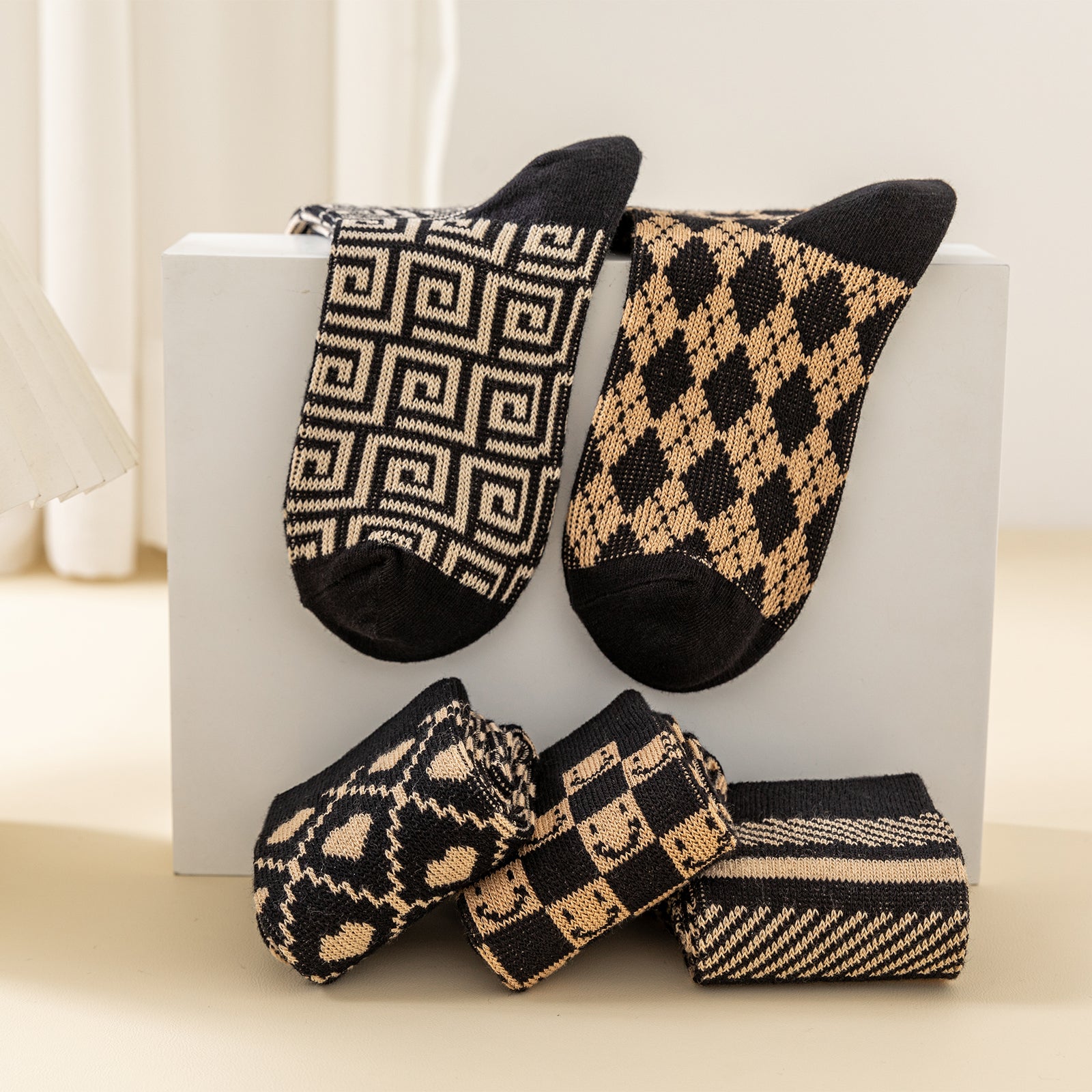 5 Pairs Knitted Women's Socks Mixed Colors